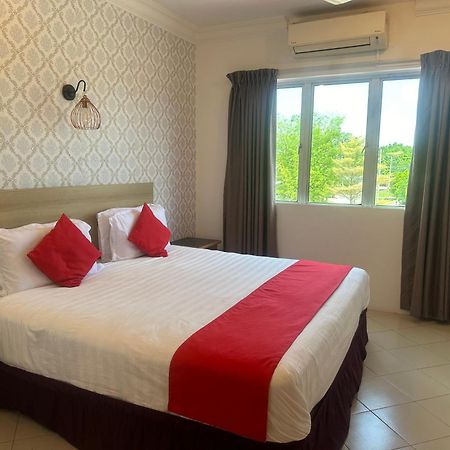 V Hotel Teluk Intan Eksteriør billede