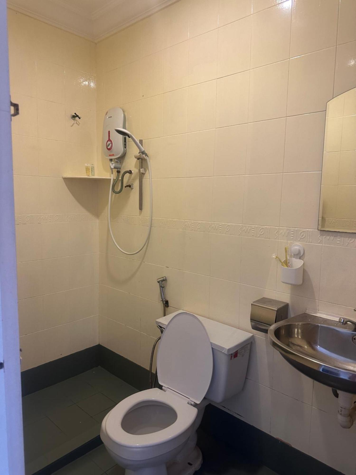 V Hotel Teluk Intan Eksteriør billede