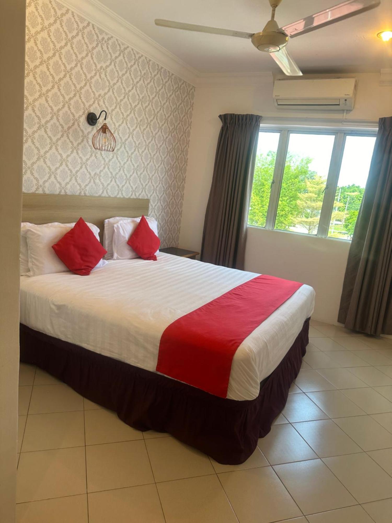 V Hotel Teluk Intan Eksteriør billede