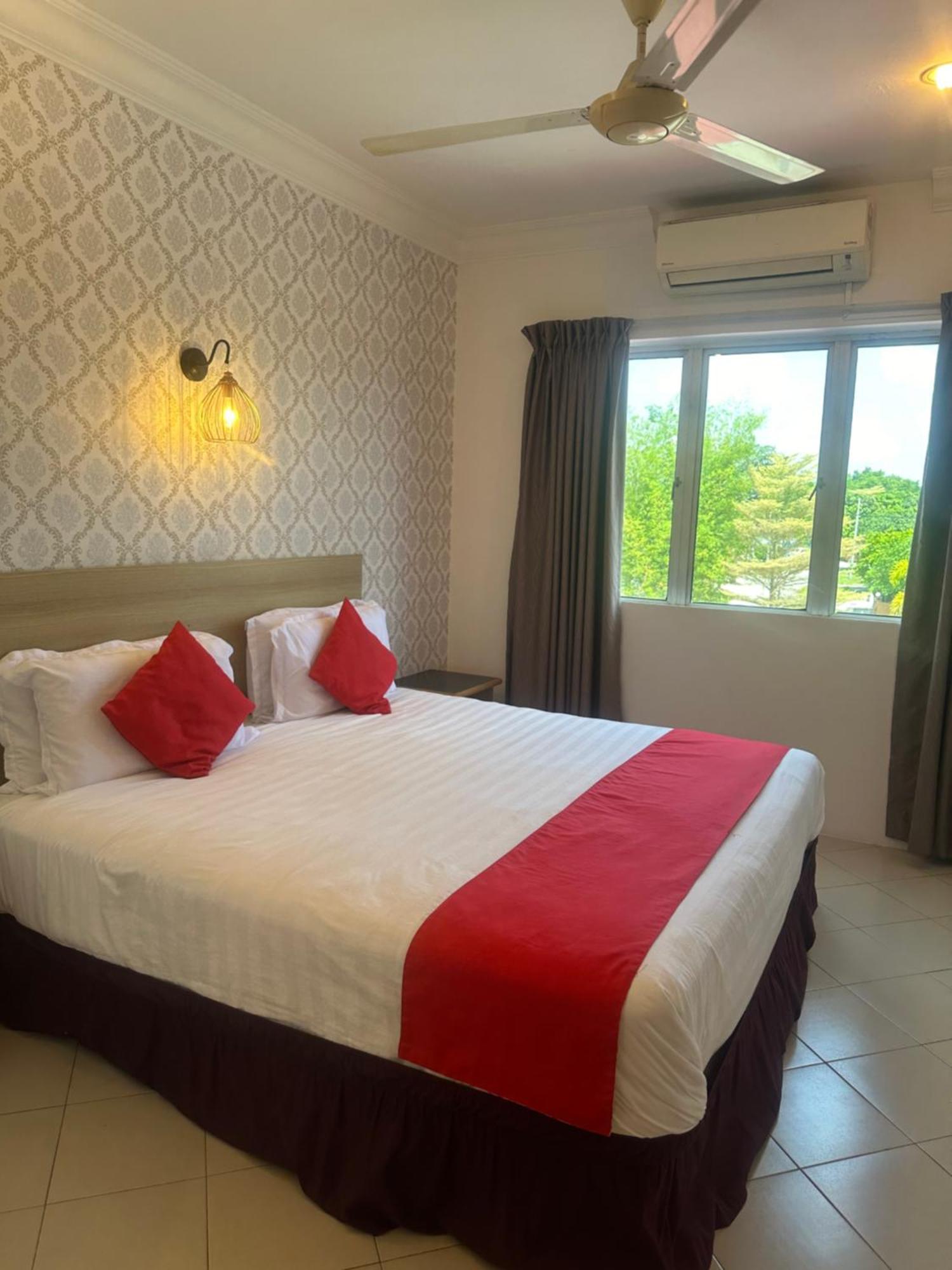 V Hotel Teluk Intan Eksteriør billede