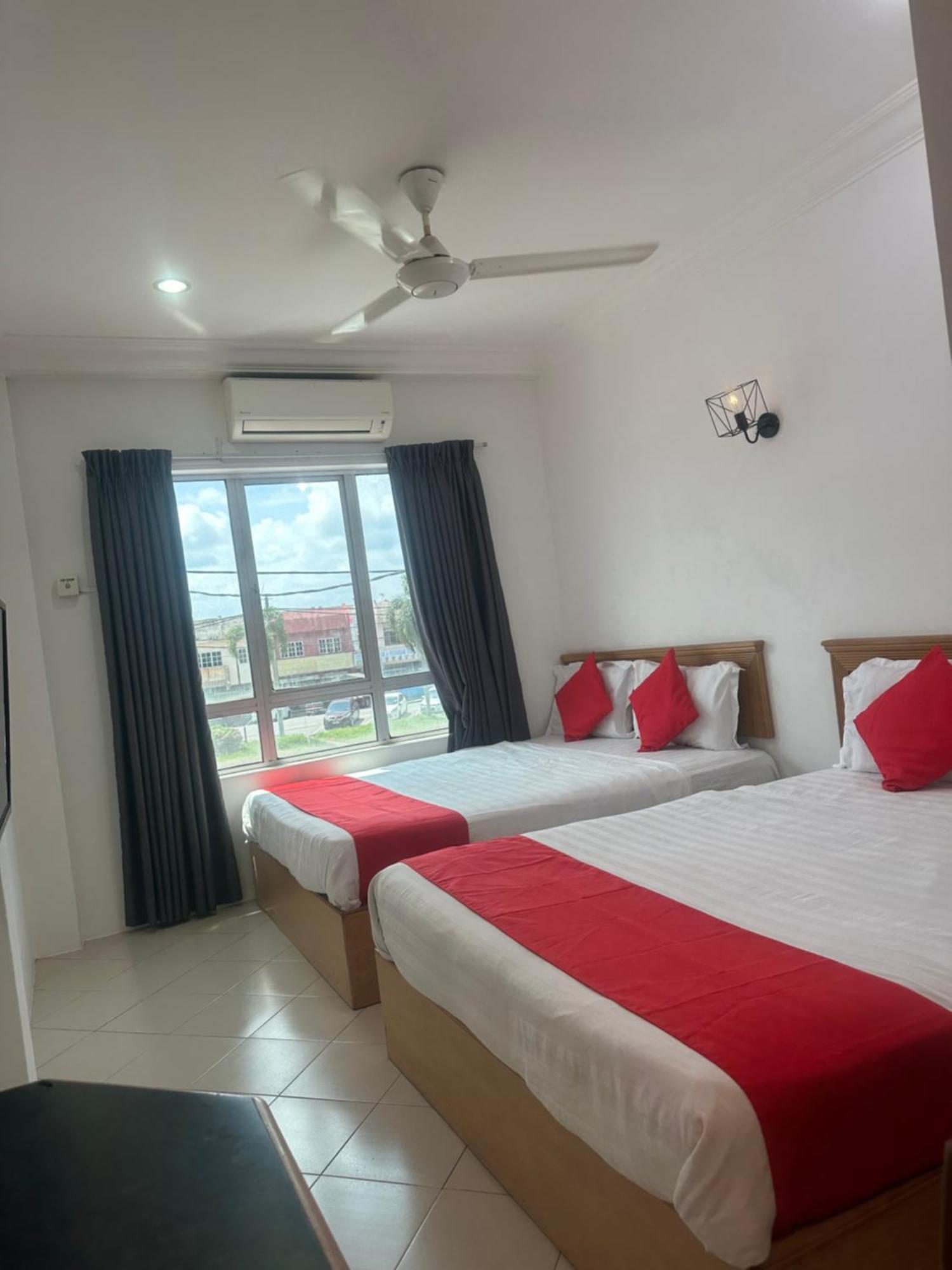 V Hotel Teluk Intan Eksteriør billede